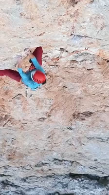 Nina Caprez successfully completes the demanding Orbayu route in the Picos de Europa · Orbayu
