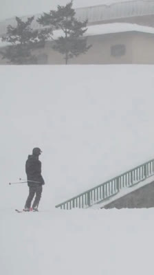 Highlights di freeride e sci urbano a Sapporo (Giappone) con Will Wesson, Khai Krepela, Will Berman e LJ Strenio · Small World
