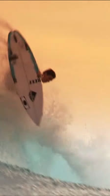 Tom Woods og Indonesias Skjulte Bølge | Ekstrem Surfingeventyr i Det Indiske Hav: Tom Woods surfeando otra ola escondida de Indonesia