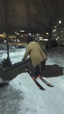 Urbanes Freeride-Skifahren in Finnland mit Sandy Boville, Shay Lee und Noah Albaladejo · Small World