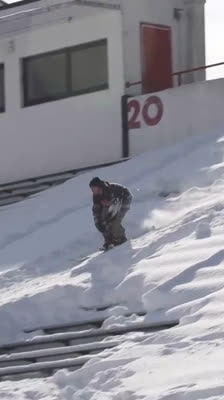 Highlights des urbanen Freeride-Skifahrens in Boston (Massachusetts) mit Mitchell Brower, Khai Krepela, Will Berman und Sandy Boville · Small World