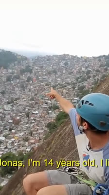 Presentasjon av Jonas en 14 år gammel jente i klatreprogrammet i Rocinha Rio de Janeiro · Above the Alley, Beneath the Sky