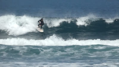 TATSUMI FOX SURFEANDO EN ASTURIAS