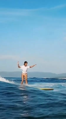 Akane Ito deja Tokio para vivir el surf en Okinawa · No Place Like Home
