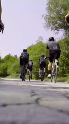 Závěrečná výzva: 500 km po štěrkových cestách a silnicích Srbskem · Serbia Upside Down