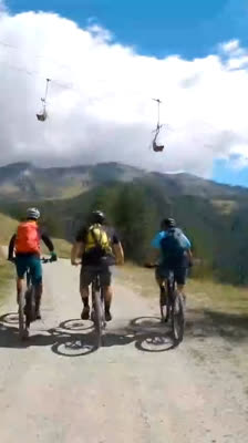 Gravel ve Valtournenche: Chamois, perla Alp s Tizianem Mossettim, Ettorem Personnettazem a Lorenzem Sommarivou · Horská kola v Aostském údolí