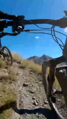 Ascenso en bicicleta de montaña por el Valle de Aosta con Ettore Personnettaz y Mattia Piccardi · Mountain Bike in Valle D’Aosta