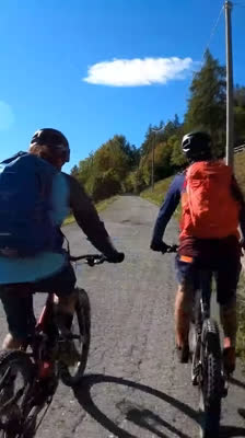 Percurso de bicicleta elétrica de Arpuilles até ao Refúgio Chaligne com Ettore Personnettaz e Nehuen Truc · Mountain Bike no Vale de Aosta
