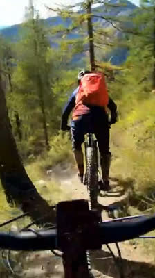 De Arpuilles ao Col de Metz por uma pista florestal com Ettore Personnettaz e Nehuen Truc · BTT no Vale de Aosta