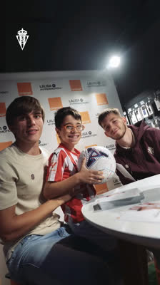Más de Andrés y Niki con los sportinguistas